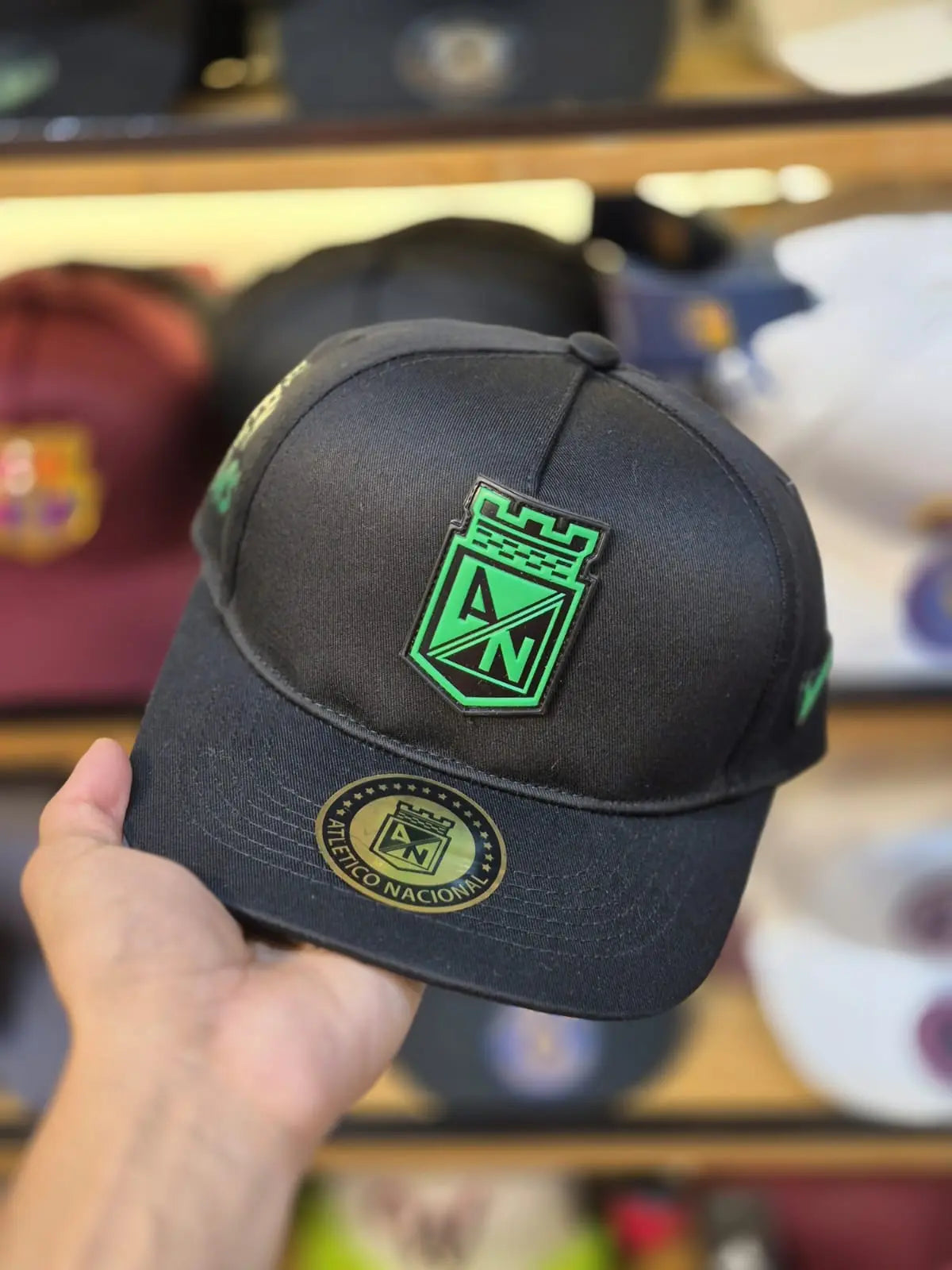 Gorra del atlético nacional 🎁 GRATIS llévate una llavero del equipo 🔥 Solo por hoy con un 30% DCTO