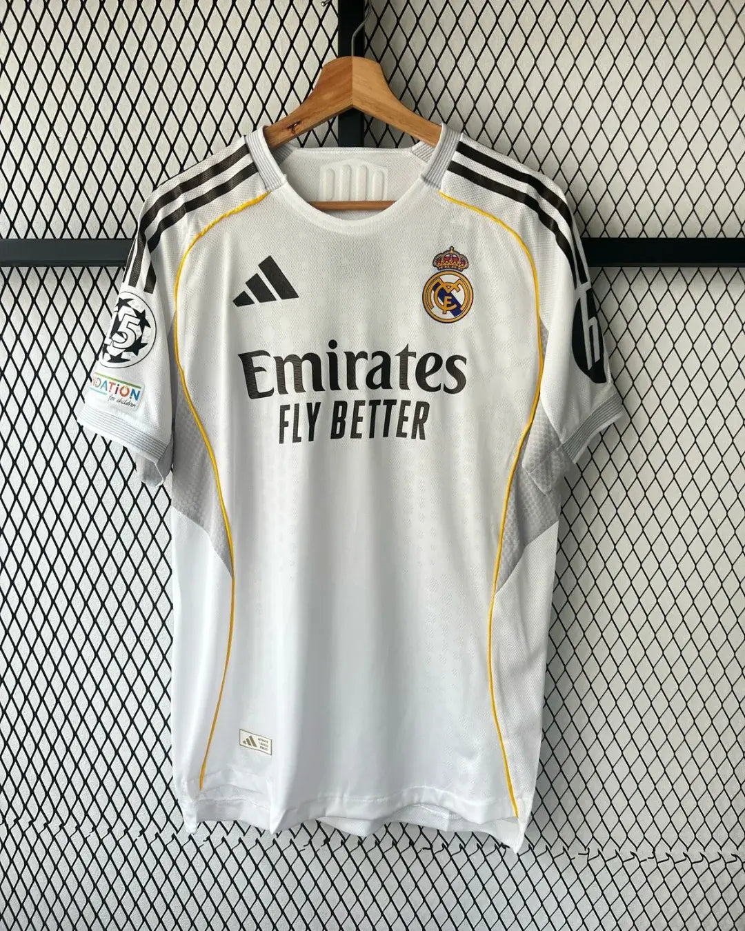 CAMISETA REAL MADRID FUTBOL CLUB 1.1 VERSION JUGADOR 2025 - 2026 🎁 CON CAJA DE REGALO 🔥 ENVIO GRATIS