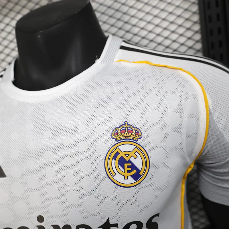 CAMISETA REAL MADRID FUTBOL CLUB 1.1 VERSION JUGADOR 2025 - 2026 🎁 CON CAJA DE REGALO 🔥 ENVIO GRATIS