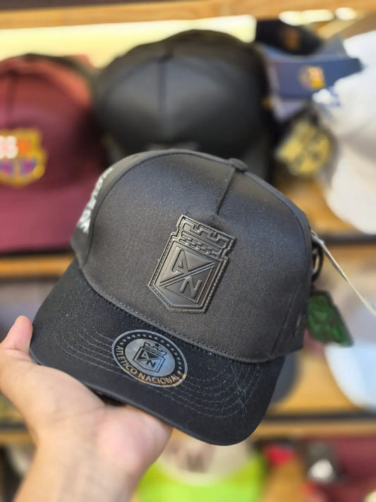 Gorra del atlético nacional 🎁 GRATIS llévate una llavero del equipo 🔥 Solo por hoy con un 30% DCTO