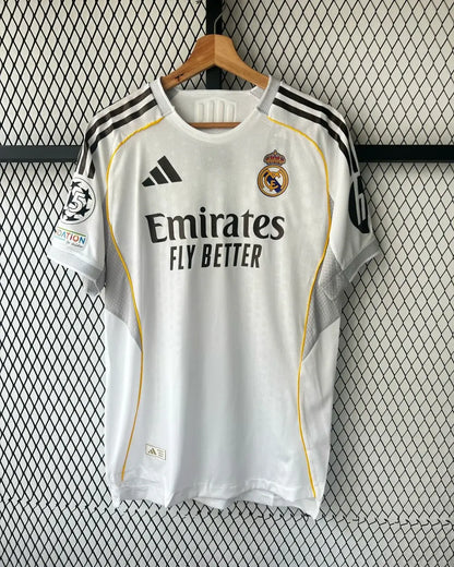 CAMISETA REAL MADRID FUTBOL CLUB 1.1 VERSION JUGADOR 2025 - 2026  🎁 CON CAJA DE REGALO 🔥 ENVIO GRATIS
